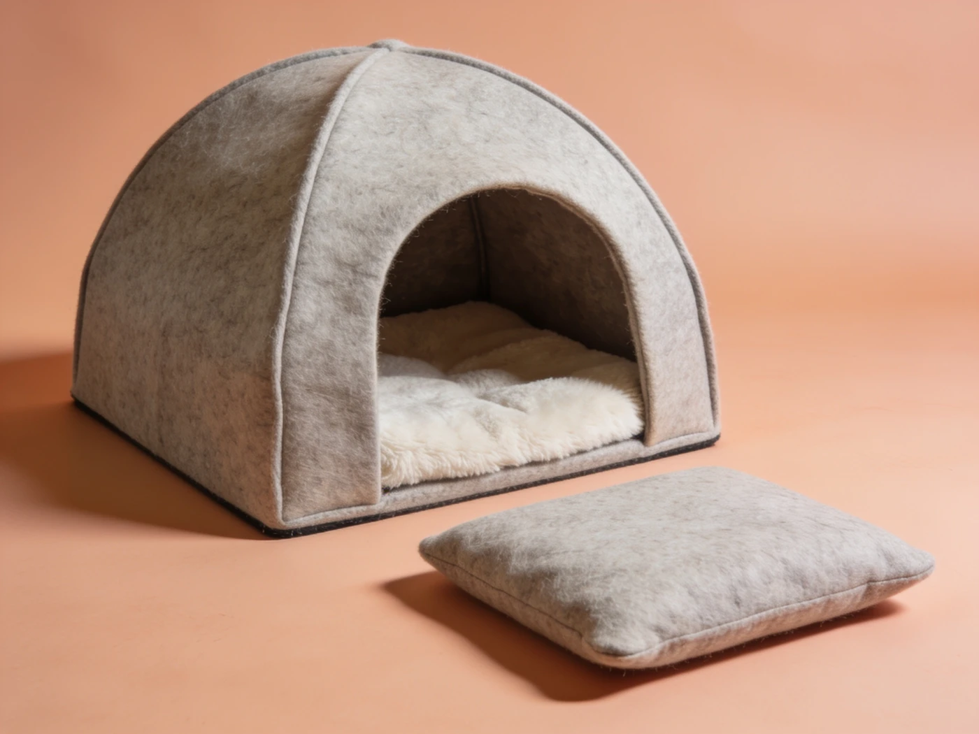 Covered retreat bed — Felted polyester shell, removable fleece cushion